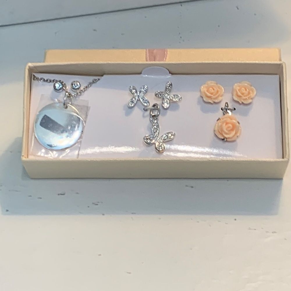 18-20” Silver Toned Necklace Earrings and Charm Set